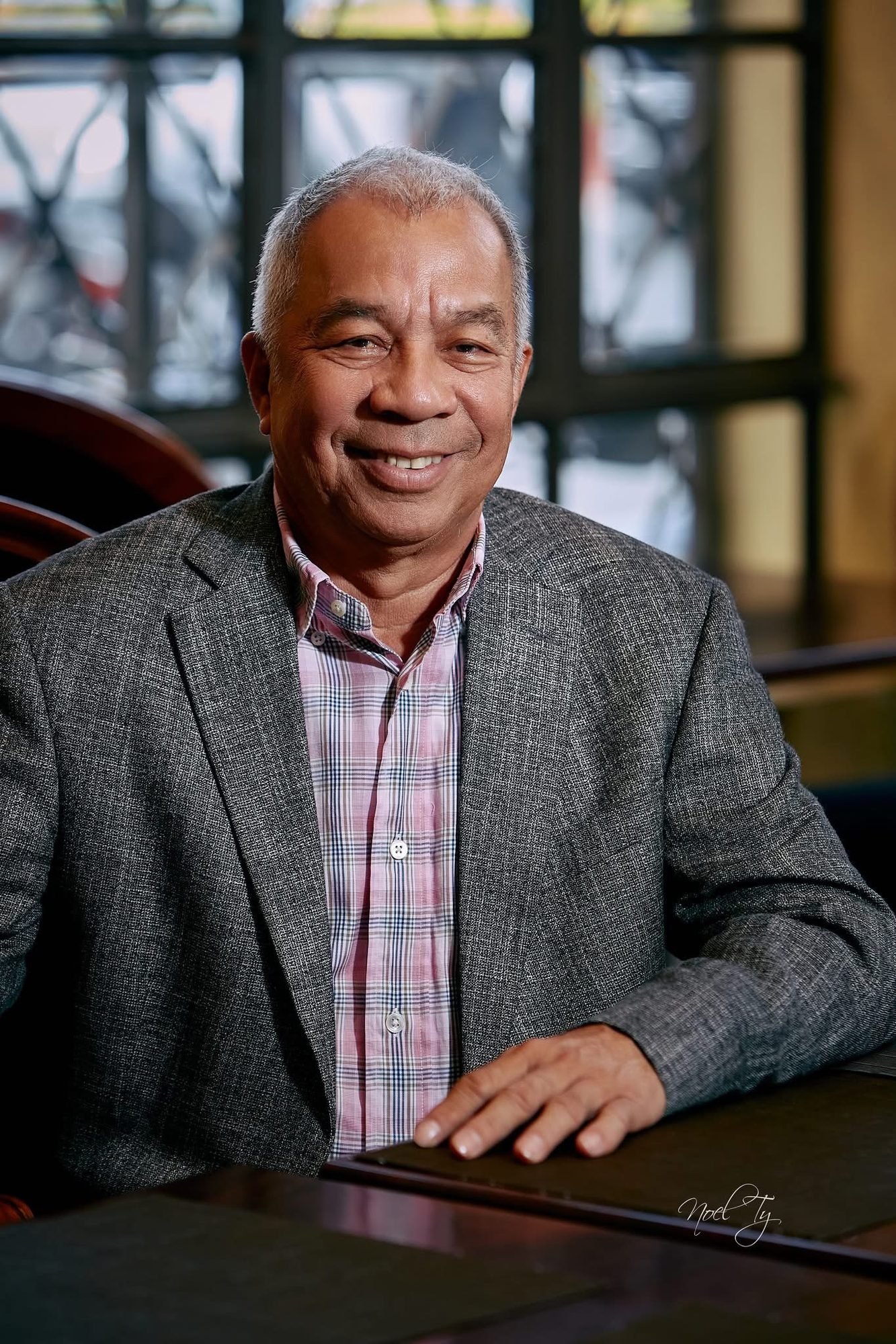 Executive at Desk — Headshots photography at Create N Capture